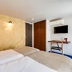 Wit Hotel
